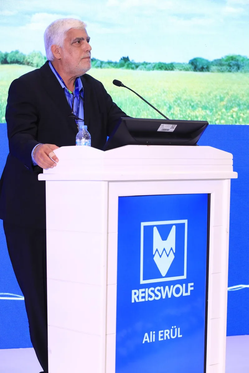 Ali Erül REISSWOLF Ankara açılış toplantısında veri güvenliği sunumu yaparken