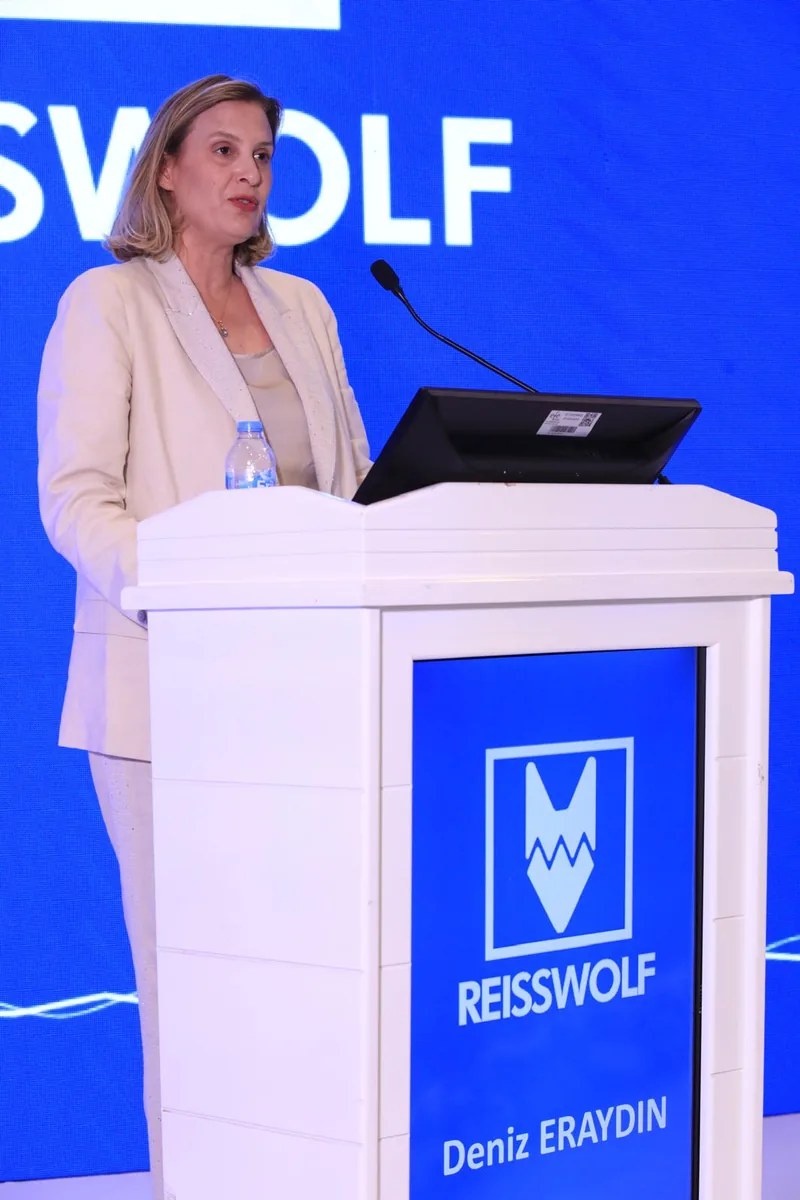 REISSWOLF Türkiye Genel Müdürü Deniz Eraydın Ankara açılış toplantısında konuşma yaparken